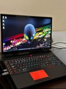Alienware Area 51M Dark Side of the Moon