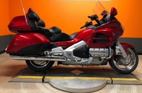 2017 HONDA GOLD WING - GL1800 WhatsApp me (+971586703639)