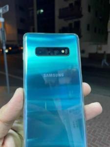 SAMSUNG S10 PLUS -