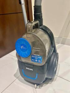 Philips PowerPro Compact – 1800W Bagless Vacuum