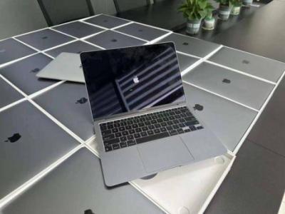 Apple MacBook Air 2020 M1 cpu stock available ( used but 98% clean )