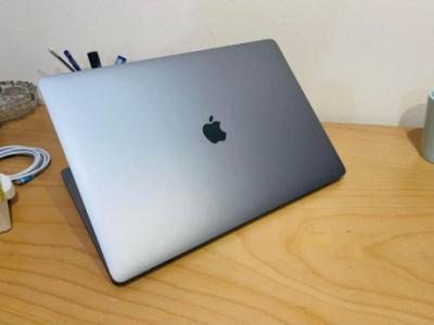 Apple MacBook