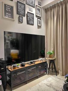 75inch SAMSUNG SMART TV and Console