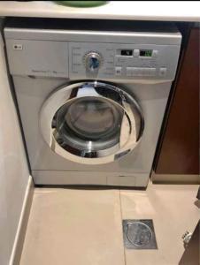 Lg direct drive 7kg washer and 4kg drayer