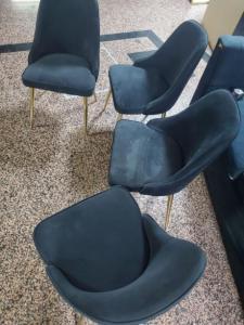 4 chairs And Wall design