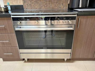 Almost Brand New ' stove and cooker under warranty
