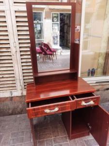 Selling dressing table and cabinet