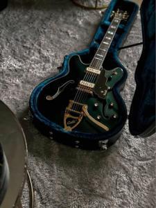 Exceptional Guild Starfire VI Special in rare Kingswood Green metallic finish