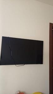 One plus smart TV 52 inch